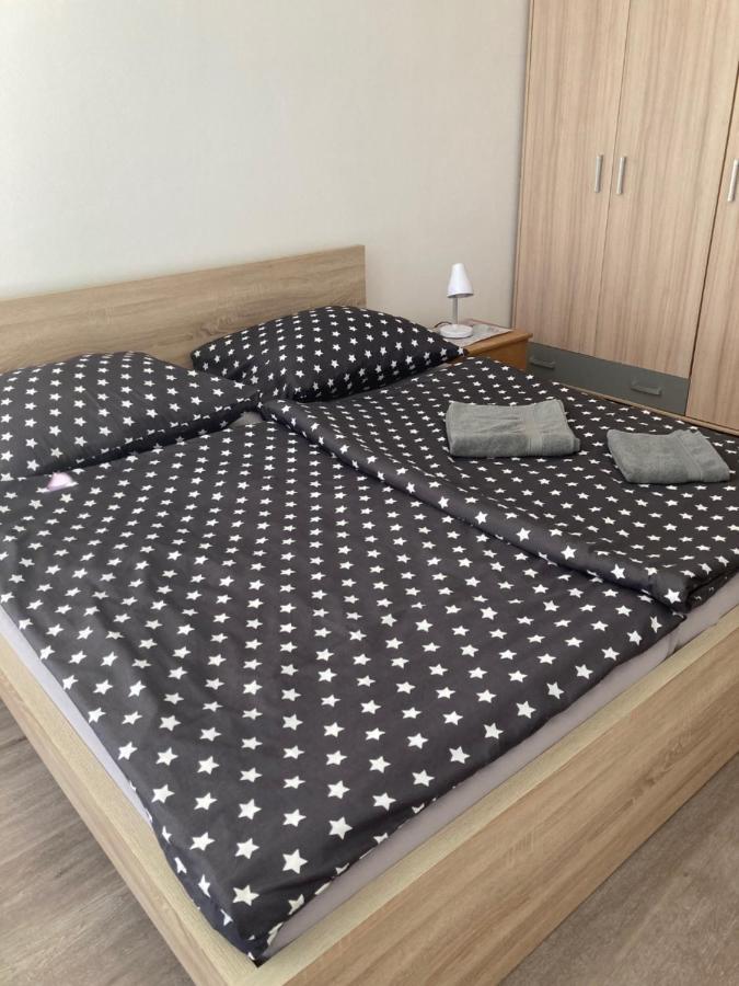 Apartman Edita - Byt S Terasou A Parkovacim Stanim, Topolova, Olomouc Daire Dış mekan fotoğraf