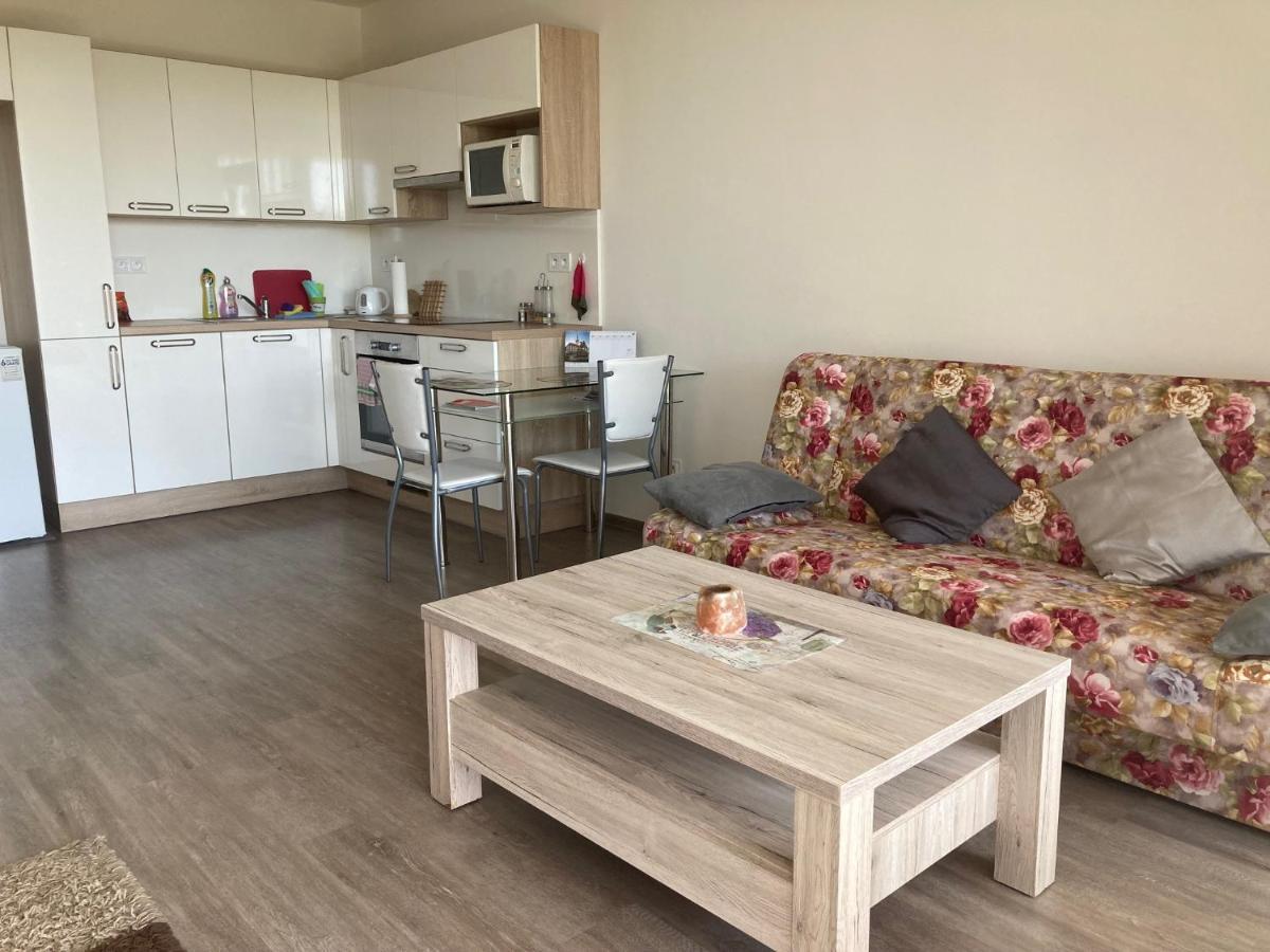 Apartman Edita - Byt S Terasou A Parkovacim Stanim, Topolova, Olomouc Daire Dış mekan fotoğraf