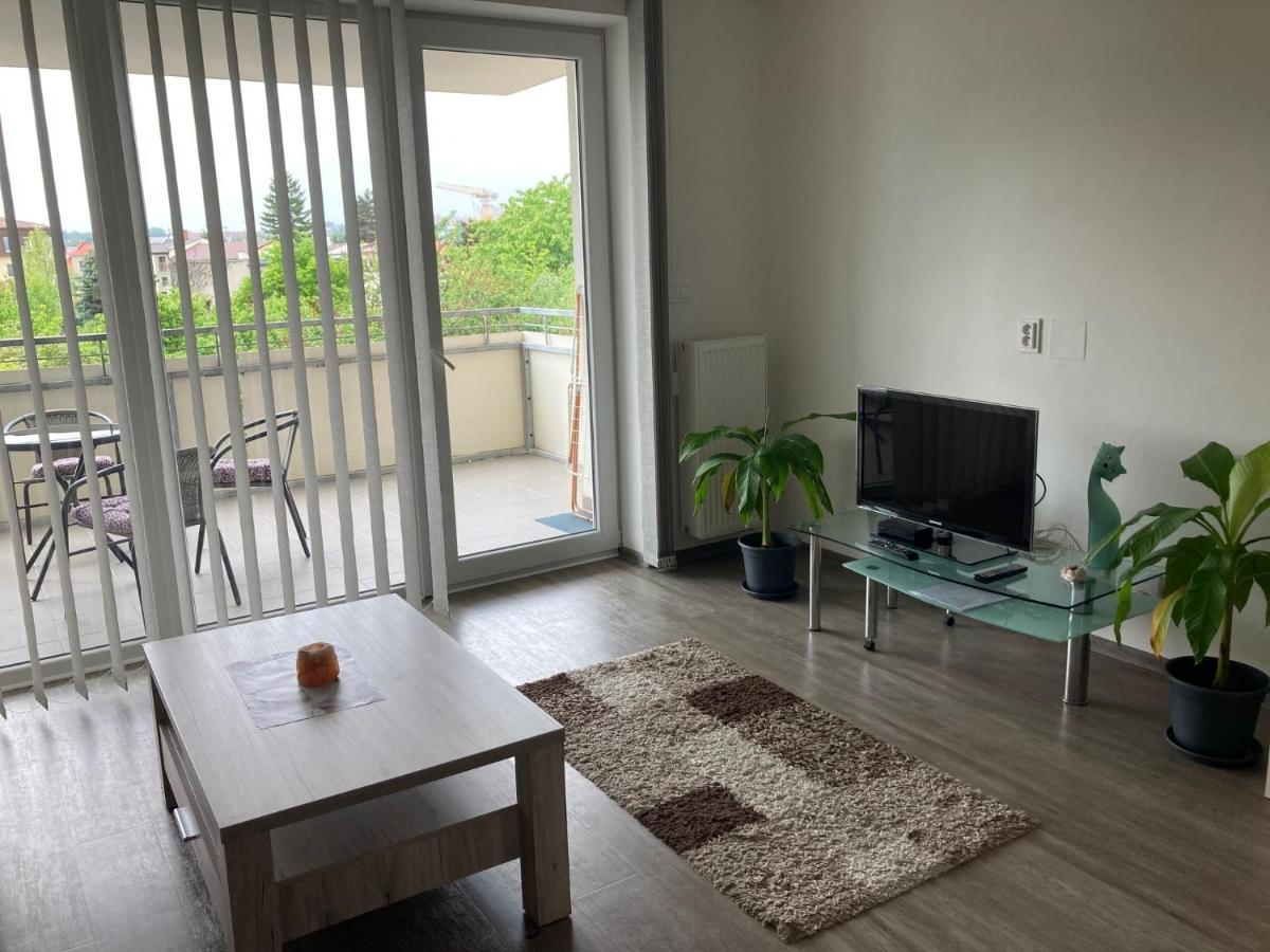 Apartman Edita - Byt S Terasou A Parkovacim Stanim, Topolova, Olomouc Daire Dış mekan fotoğraf