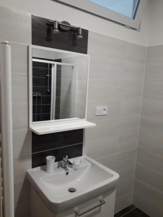 Apartman Edita - Byt S Terasou A Parkovacim Stanim, Topolova, Olomouc Daire Dış mekan fotoğraf