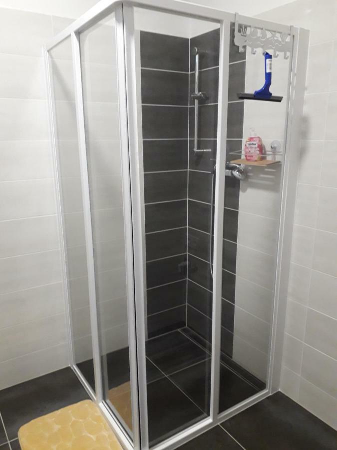 Apartman Edita - Byt S Terasou A Parkovacim Stanim, Topolova, Olomouc Daire Dış mekan fotoğraf